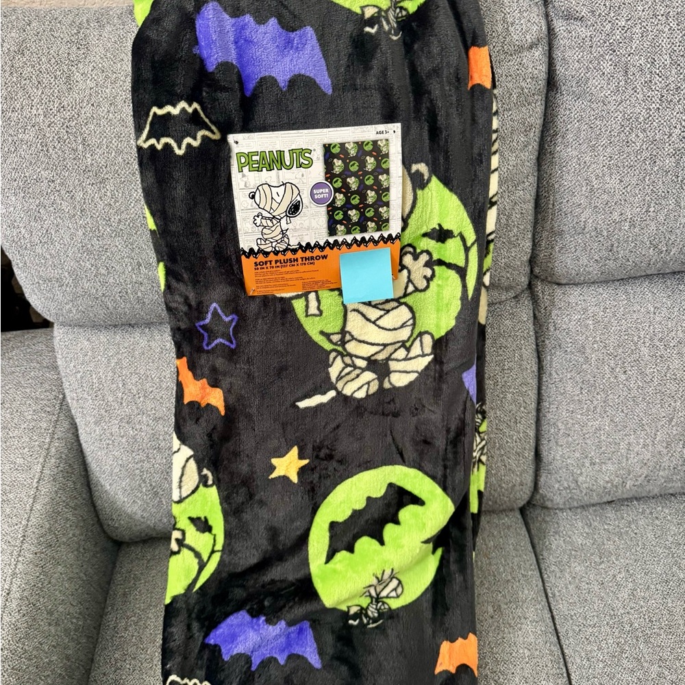 Peanuts Snoopy Halloween Plush Throw Blanket